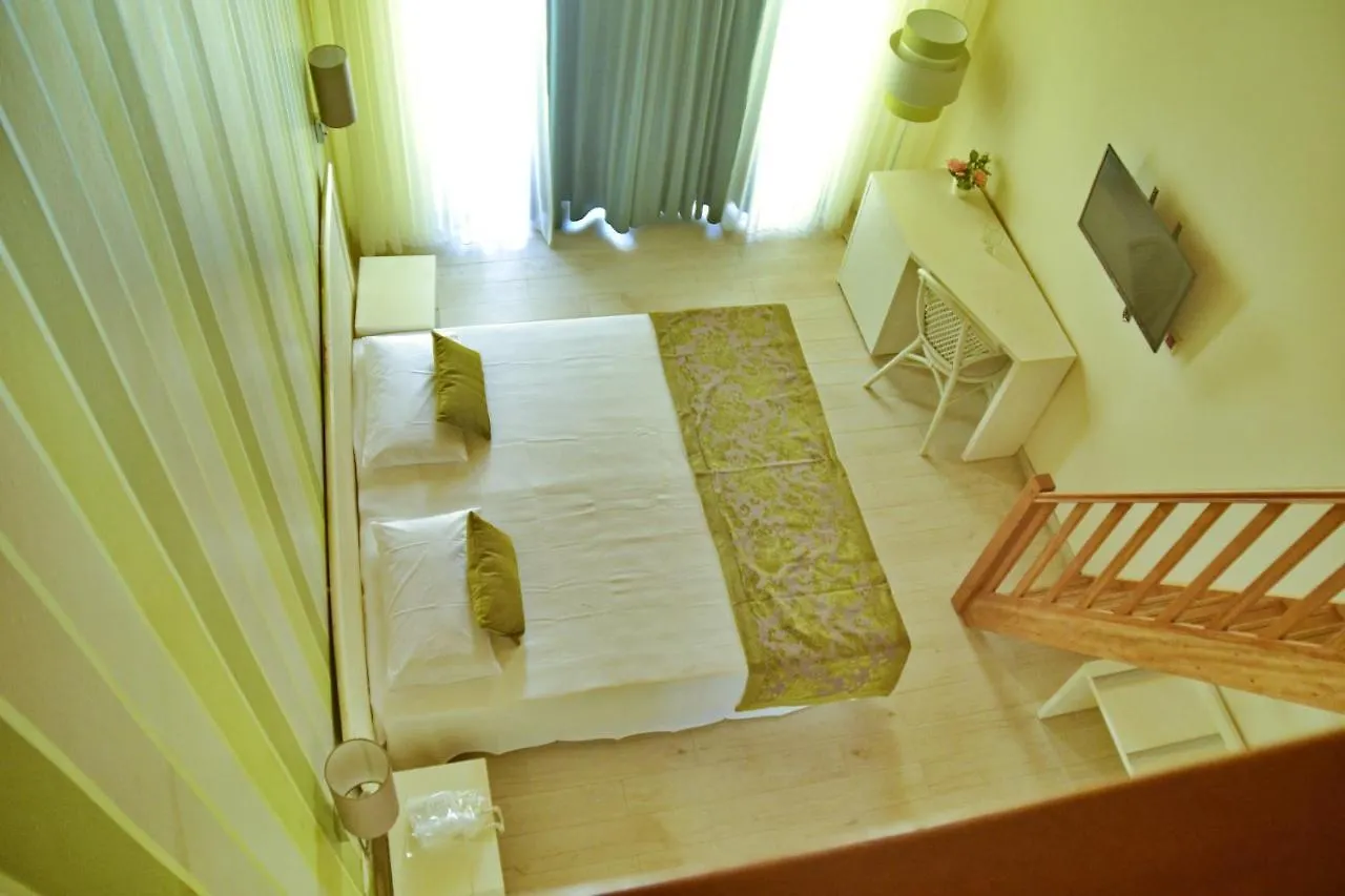 Ouril Hotel Julia Santa María