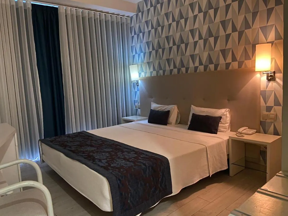 Ouril Hotel Julia Santa Maria