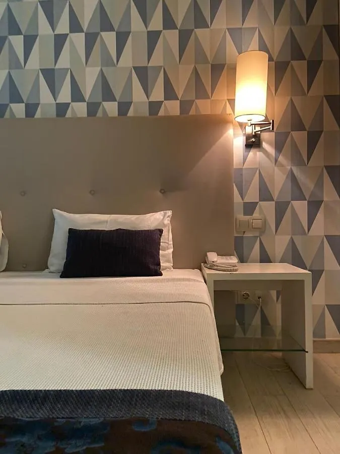 Ouril Hotel Julia Santa Maria
