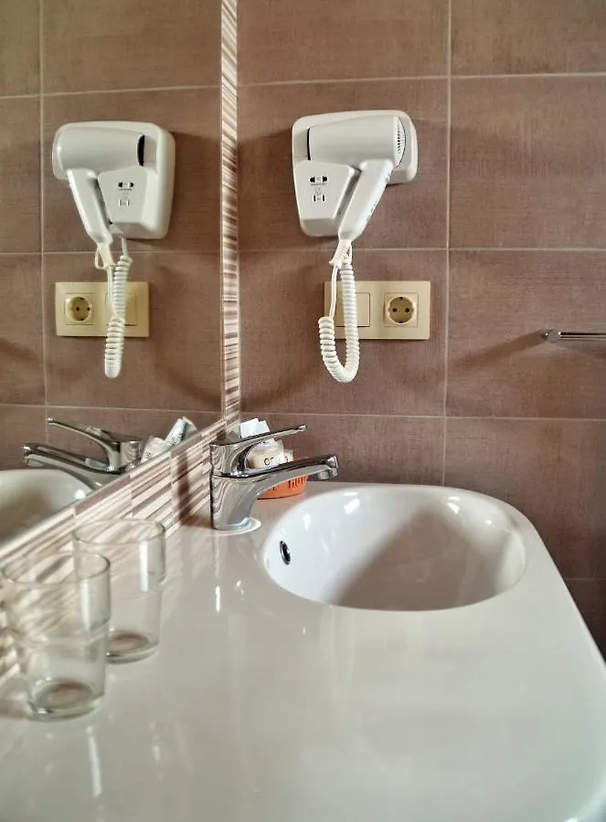 Ouril Hotel Julia Santa Maria