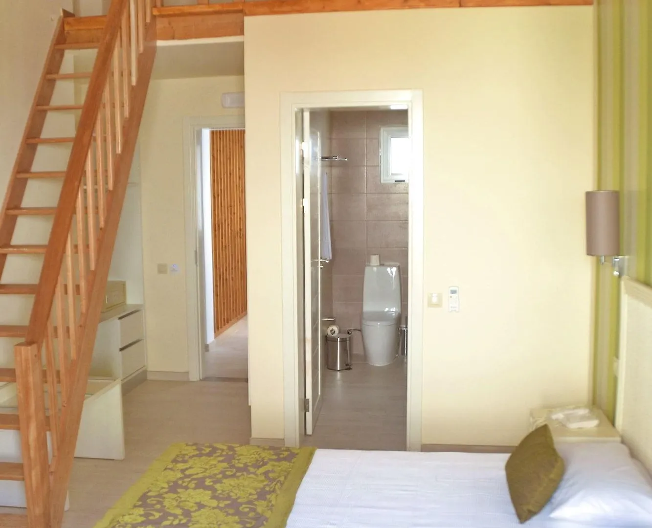 Ouril Hotel Julia Santa Maria