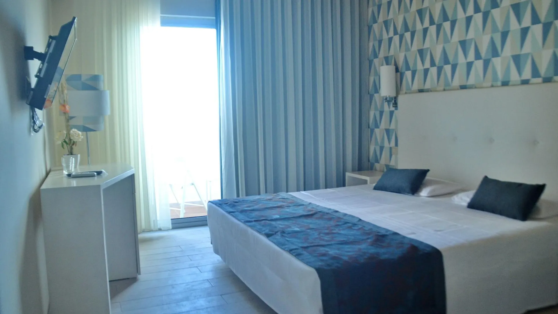 Ouril Hotel Julia Santa Maria