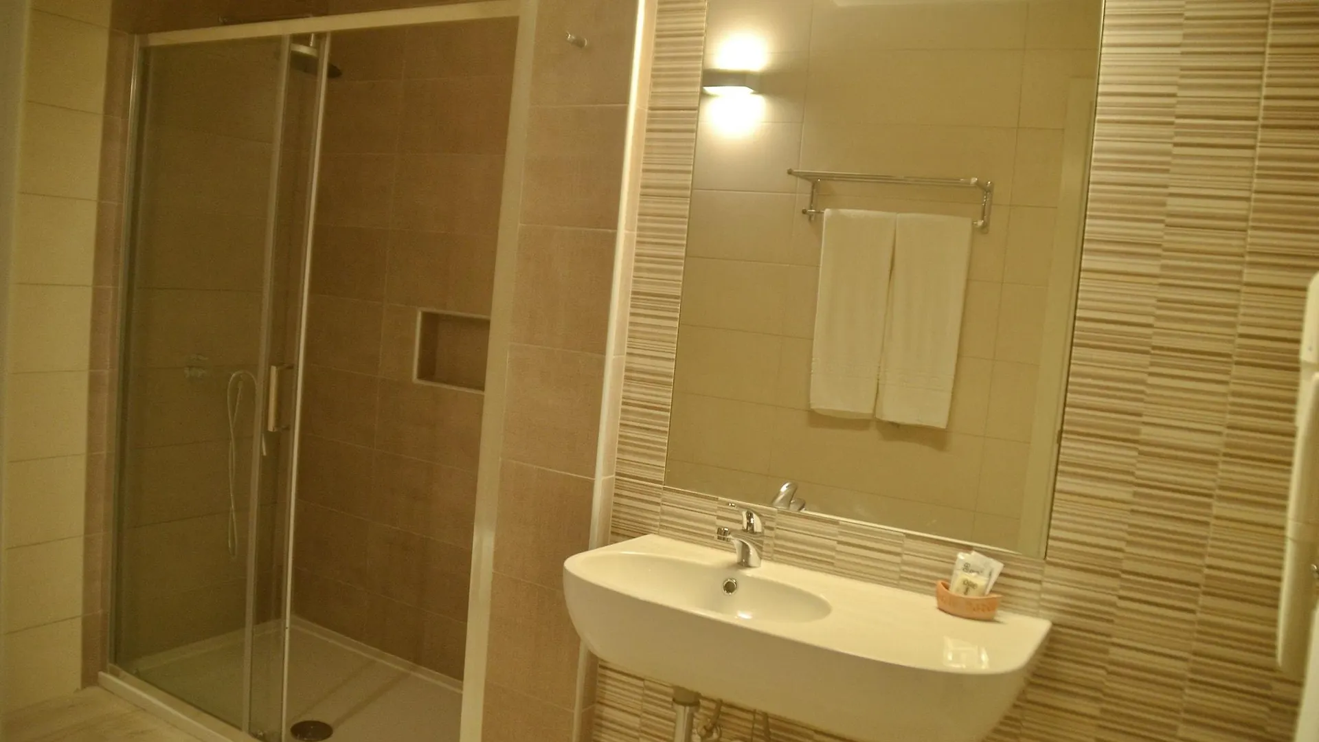 Ouril Hotel Julia Santa Maria