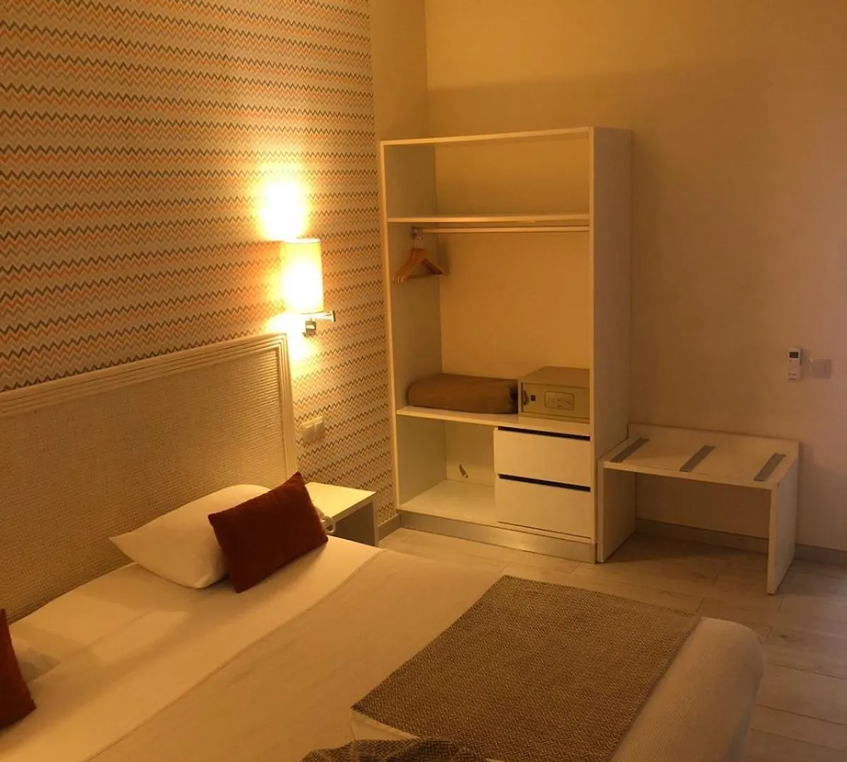 Ouril Hotel Julia Santa Maria