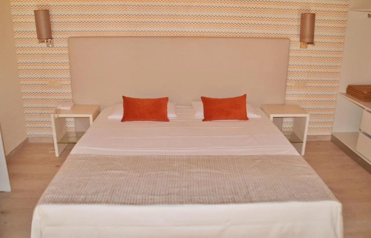 Ouril Hotel Julia Santa Maria