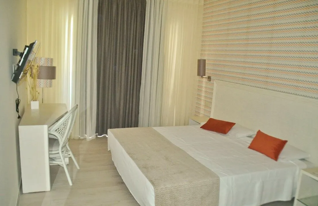 Ouril Hotel Julia Santa Maria